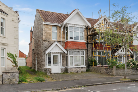 1 bed property, in Weston-Super-Mare BS23, £145,000