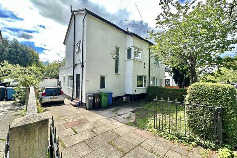 3 bed property, in Altrincham Road, £225,000