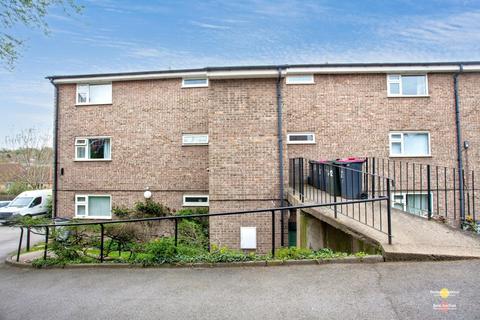 2 bed property, in Broom Chase, £50,000