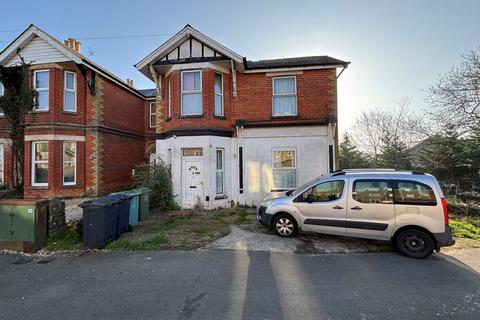 3 bed property, in 51 Swanmore Road, £160,000