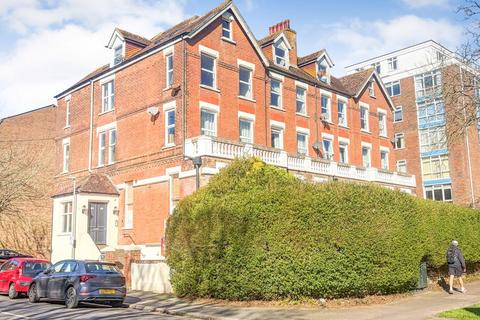 3 bed property, in Earls Avenue, £155,000