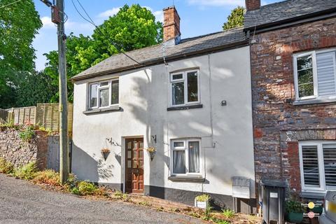 2 bed property, in 7 Chapel Hill, £110,000