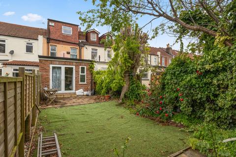 5 bed property, in Bristol BS4, £450,000