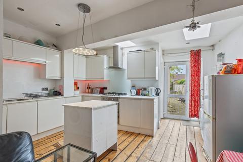 4 bed property, in Bristol BS4, £450,000