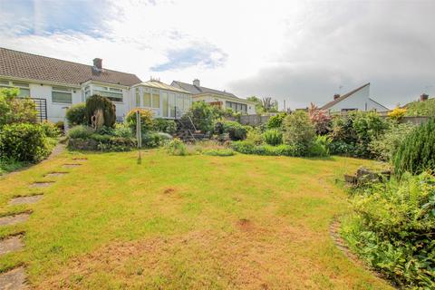 2 bed property, in Woodborough Drive, £400,000