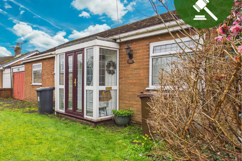 2 bed property, in Greenfields Close. Hindley, £118,000