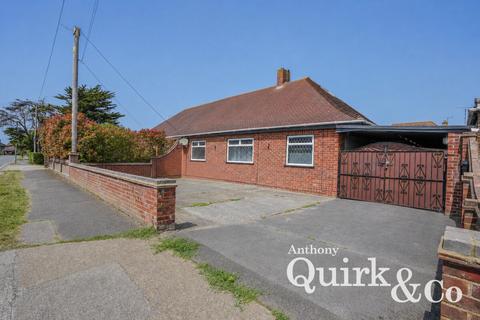 3 bed property, in Leigh Road, £400,000