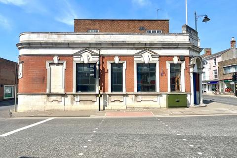 2 bed property, in Holbeach, £250,000
