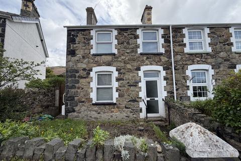 1 bed property, in Gwynfryn Mount Road, £60,000