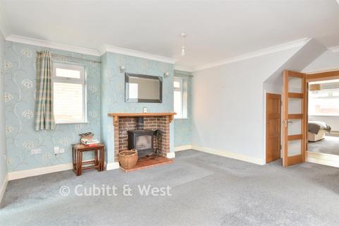 2 bed property, in Selhurst Road, £450,000