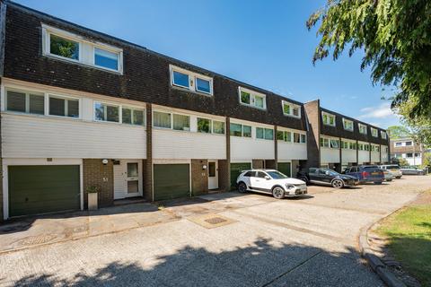 4 bed property, in Ashleigh Road, £425,000