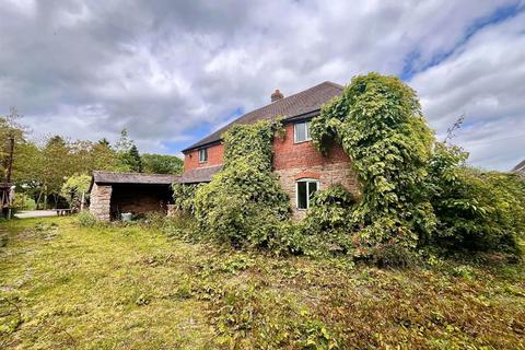 4 bed property, in Linley Green Road, £365,000