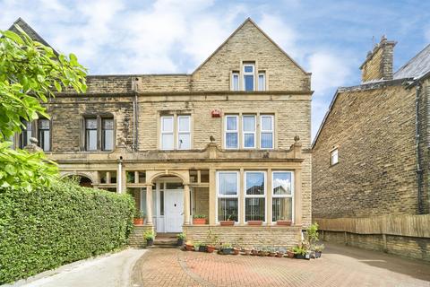 7 bed property, in Bradford Road, £485,000