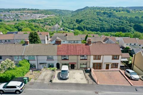 3 bed property, in Fflorens Road, £175,000