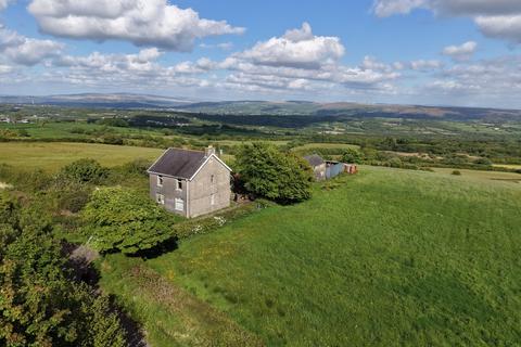 3 bed property, in Upper Tumble, £500,000