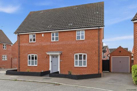 4 bed property, in Flitch Green, £500,000
