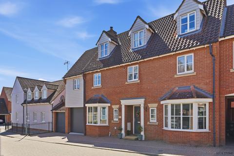 6 bed property, in Flitch Green, £600,000