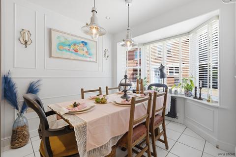 6 bed property, in Flitch Green, £600,000