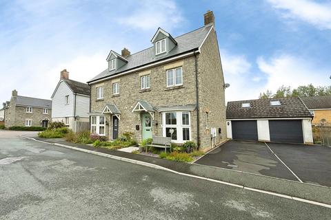 4 bed property, in Rhes Brickyard Row, £300,000