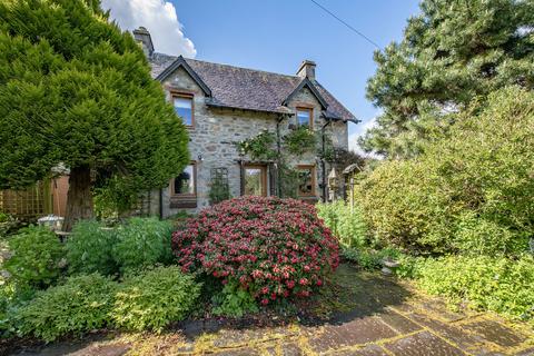 3 bed property, in Main Street, £297,500
