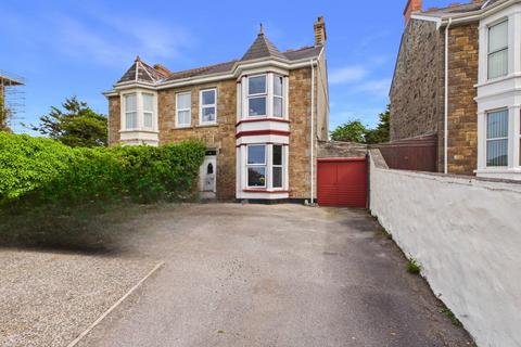 4 bed property, in Roskear, £300,000