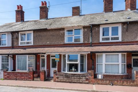 2 bed property, in Priory Gardens, £130,000