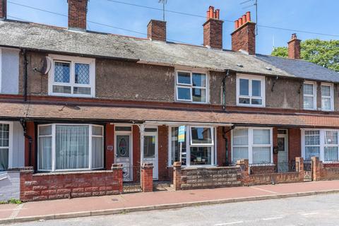 2 bed property, in Priory Gardens, £120,000