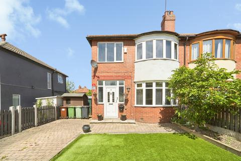 3 bed property, in Whitecote Hill, £260,000