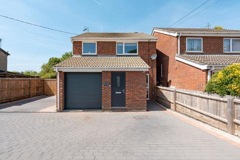 3 bed property, in Newton Road, £350,000