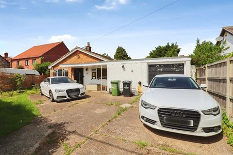 3 bed property, in Shropham Road, £225,000