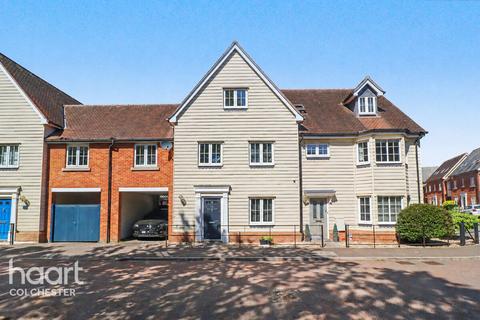 4 bed property, in 9 Cambie Crescent, £425,000