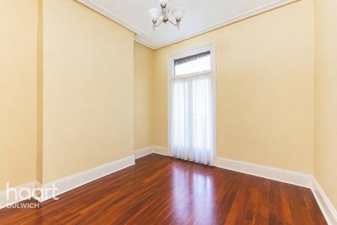 3 bed property, in Ivydale Road, £950,000