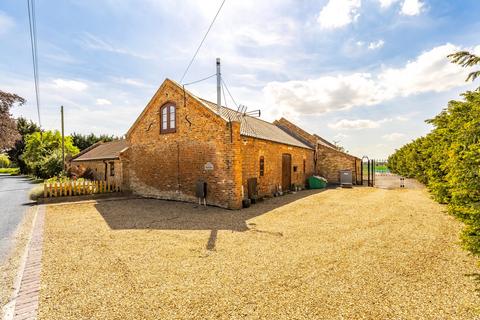 6 bed property, in Station Road, £650,000