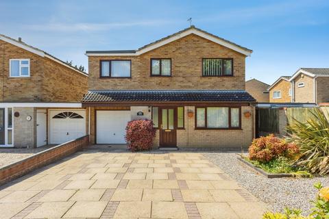 4 bed property, in Reepham Road, £400,000