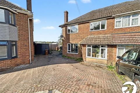 3 bed property, in Kennard Close, £335,000