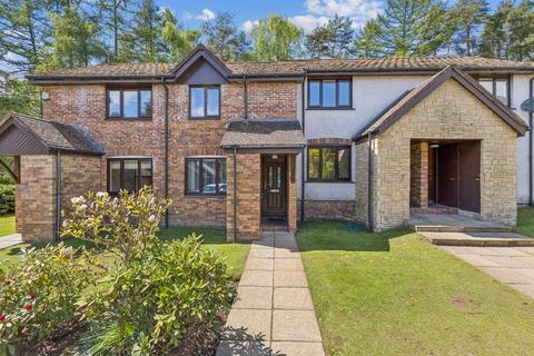 2 bed property, in Dunbar Court, £230,000