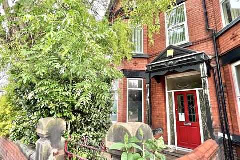 2 bed property, in Rock Lane East, £85,000