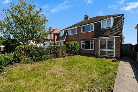 3 bed property, in Heathfield Road, £225,000