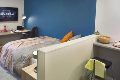 1 bed property, in Allen Street, £40,000