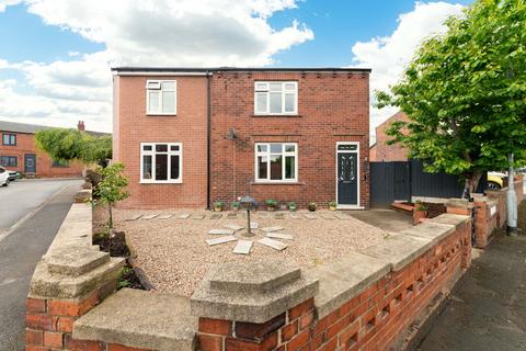 4 bed property, in Field Lane, £300,000
