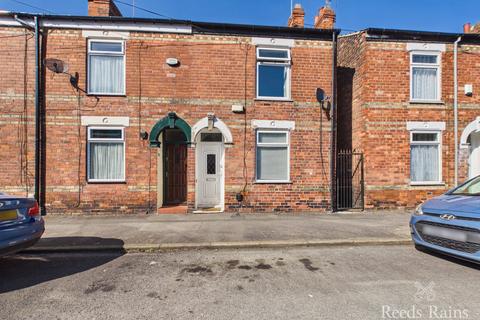 2 bed property, in Reynoldson Street, £100,000