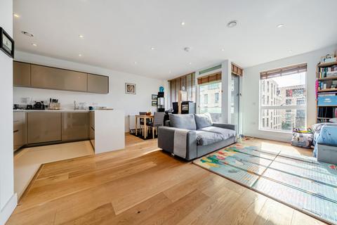 1 bed property, in Peartree Way, £375,000