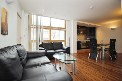 2 bed property, in Wellington Street, £125,000