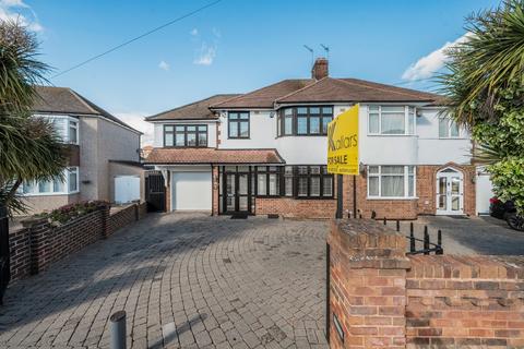 5 bed property, in Sandhurst Road, £900,000