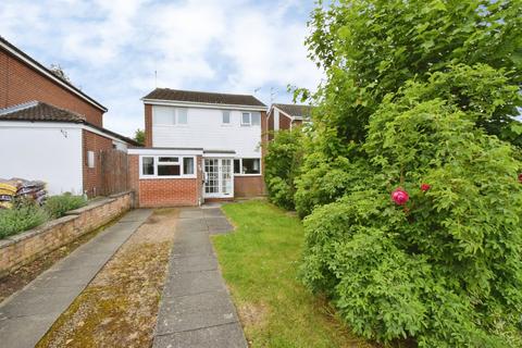 3 bed property, in Manor Road, £280,000