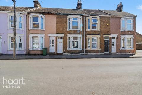 4 bed property, in Invicta Road, £200,000