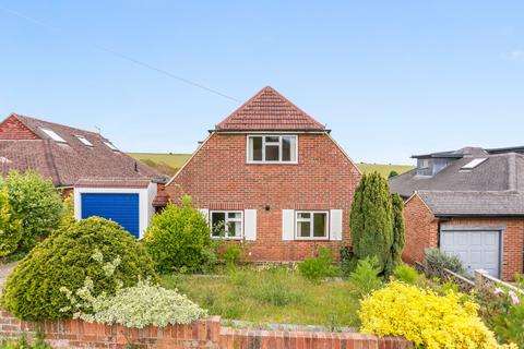 2 bed property, in Crescent Drive South, £400,000