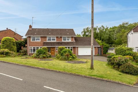 4 bed property, in Station Road, £549,950