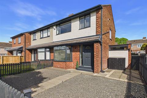 3 bed property, in The Rowans, £199,950