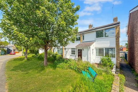 3 bed property, in Manhattan Drive, £450,000